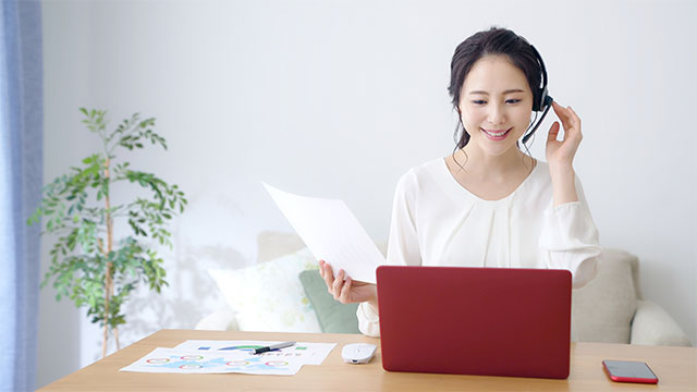「新しい生活様式」が日常化する中、“密”にならない執務環境を確保し、安定的な事業継続と、時代のニーズに合わせたアップデートを進めるには、クラウドの活用が欠かせません。そこで今回は、SalesforceのService Cloudを活用し、顧客対応部門に在宅勤務を導入した3社の事例をピックアップします。